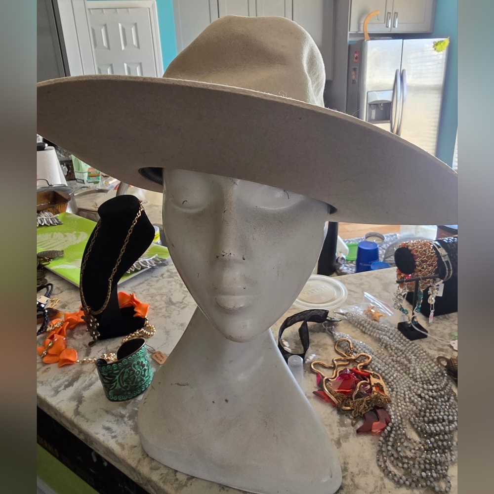 Elegant Eddy Cream Wool Wide-Brim Hat